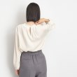 ザ ショップ ティーケー（ウィメン）(THE SHOP TK(Women))のフロントタックサテンブラウス11