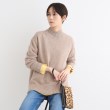 インディヴィ(INDIVI)の【冬ニット人気NO．1！／カシミヤ混】バックスリット ハイネックニット ベージュ(052)