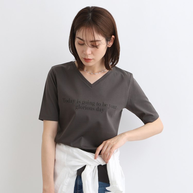 インディヴィ(INDIVI)の【洗える】VネックロゴTシャツ Ｔシャツ