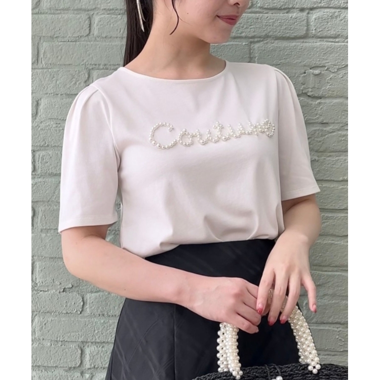 クチュールブローチ(Couture Brooch)の【ほの甘、大人のフェミニンカジュアルT】パール調ロゴT Ｔシャツ