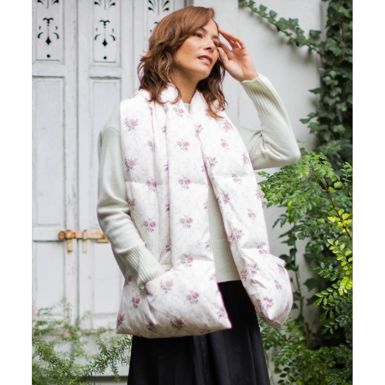 ローラアシュレイ(LAURA ASHLEY)の【ミュラーダウン／起毛ポケット／ポケッタブル収納袋付き】メイジー スプリッグ柄 ダウンストール ストール・マフラー