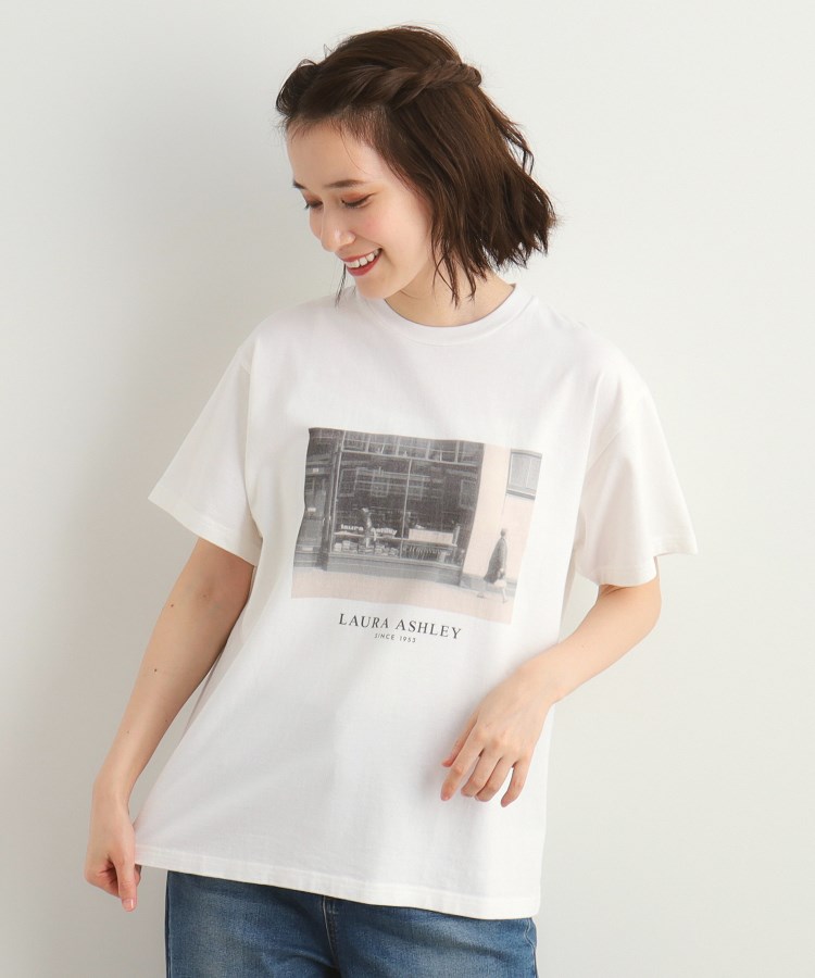 ローラアシュレイホーム(LAURA ASHLEY HOME)の【大人気！日本製/Laura Ashley ヒストリーフォト】 第一号店 フォトTシャツ1