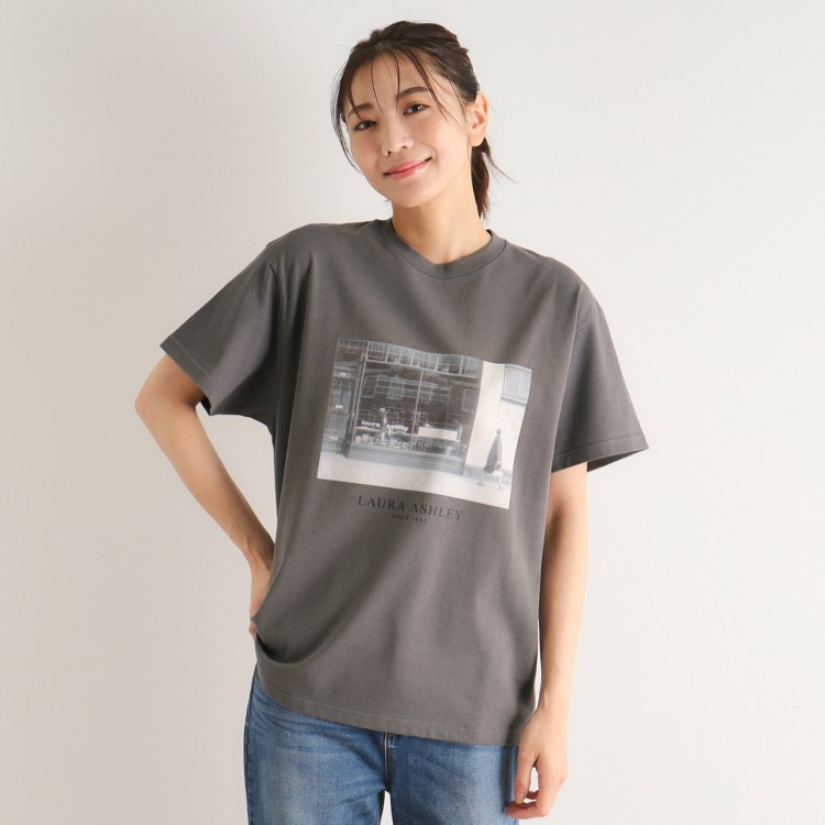 ローラアシュレイホーム(LAURA ASHLEY HOME)の【大人気！日本製/Laura Ashley ヒストリーフォト】 第一号店 フォトTシャツ Ｔシャツ