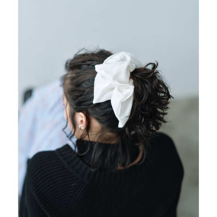 コードエー(CODE A)のheyep｜Silk Square Medium Scrunchie ヘッドアクセサリー