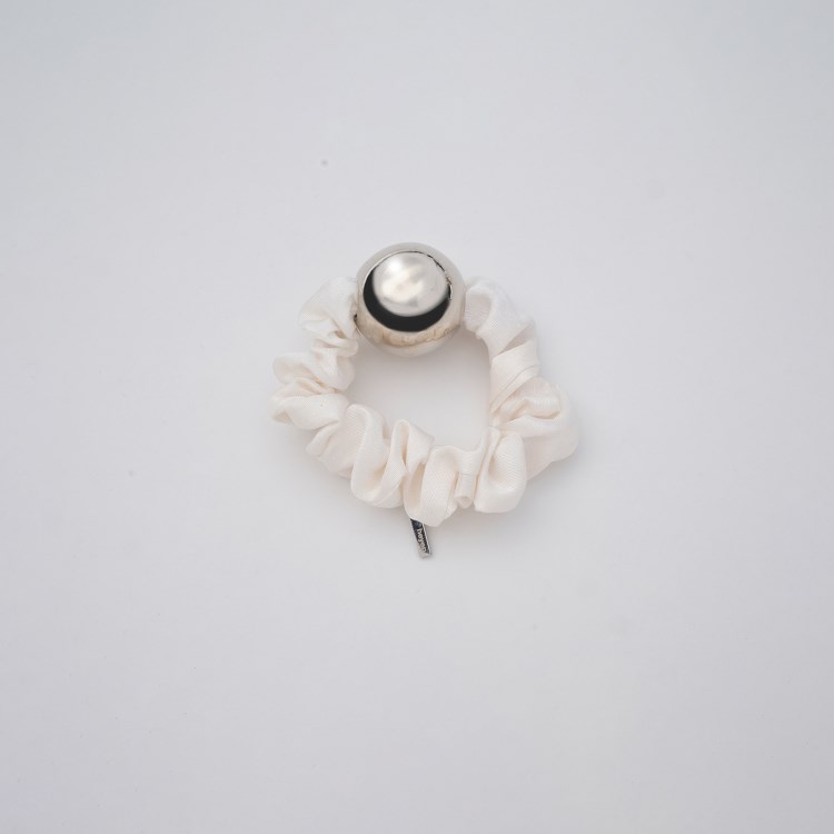 コードエー(CODE A)のheyep｜Medium Metal Ball Silk Scrunchie ヘッドアクセサリー